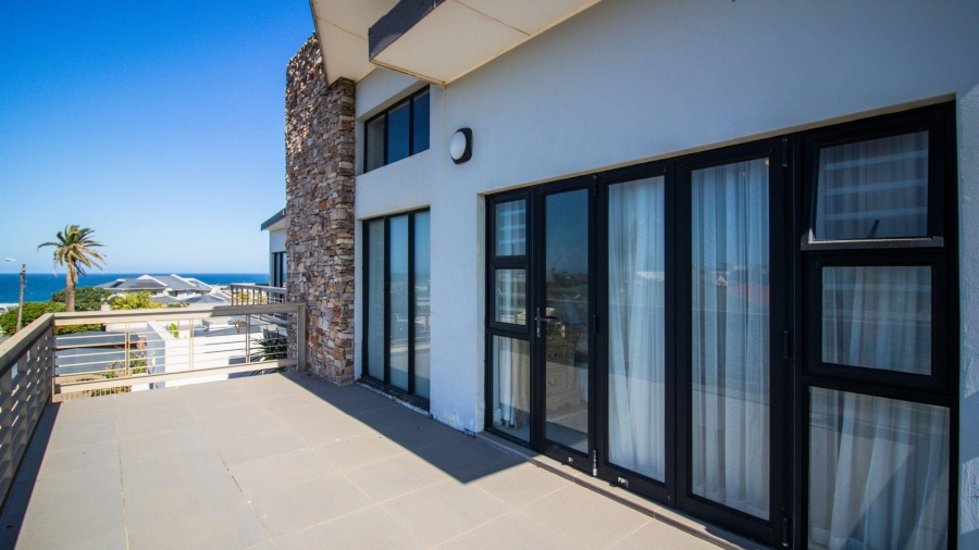 6 Bedroom Property for Sale in Gonubie Eastern Cape